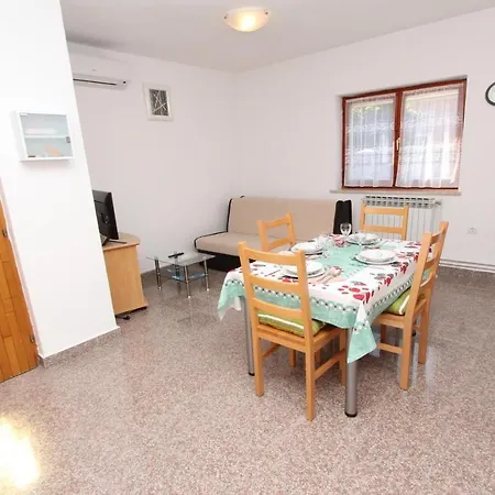 Tigra One-Bedroom Apartment *